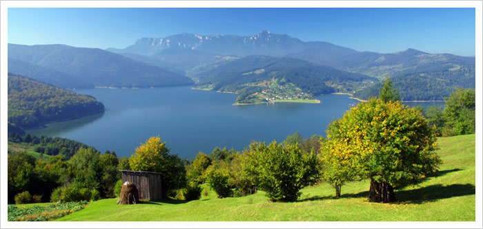 http://romaniatourism.com/images/romania-mountains-and-lakes.jpg