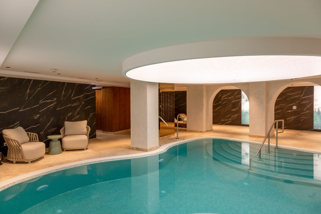 radisson-blu-sinaia-indoor-pool