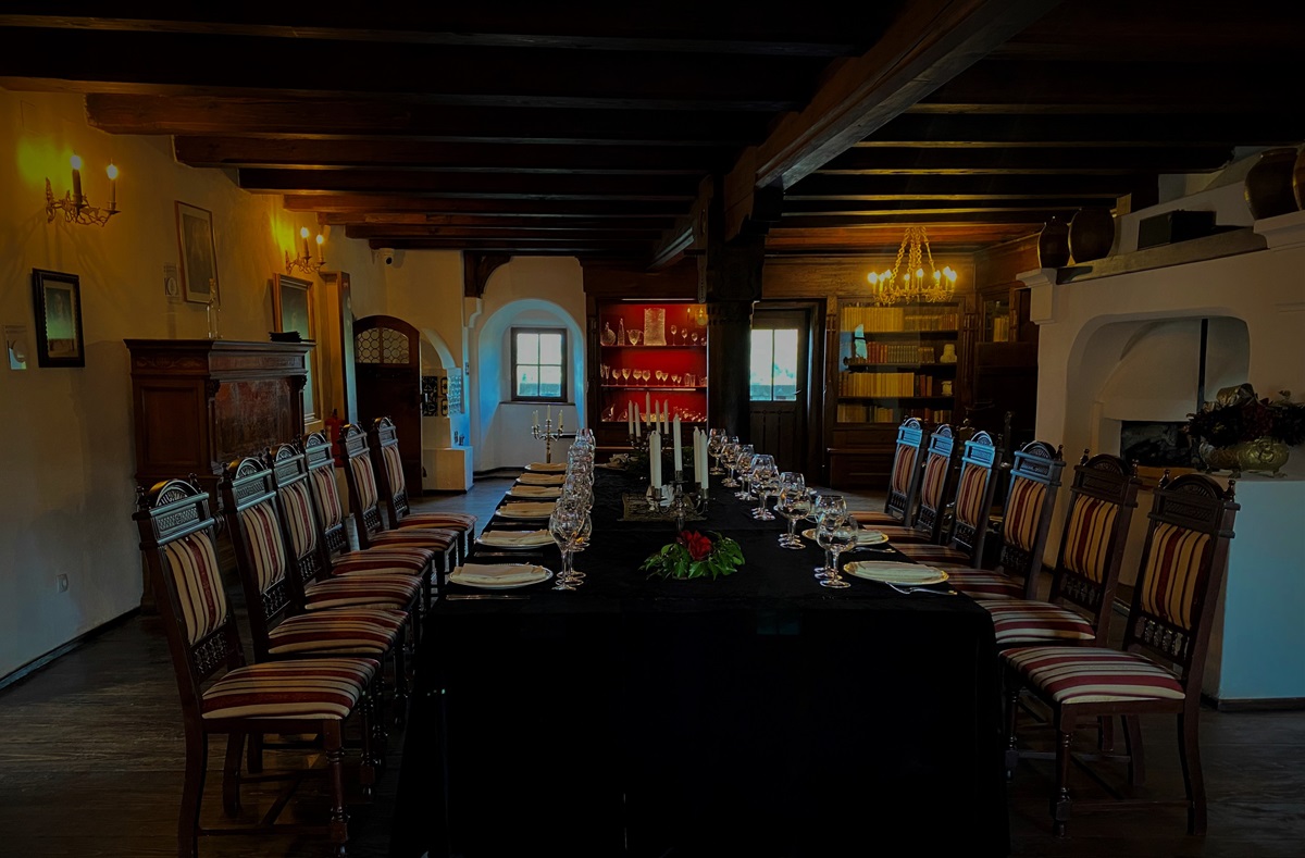 Bran Dracula Castle dining room