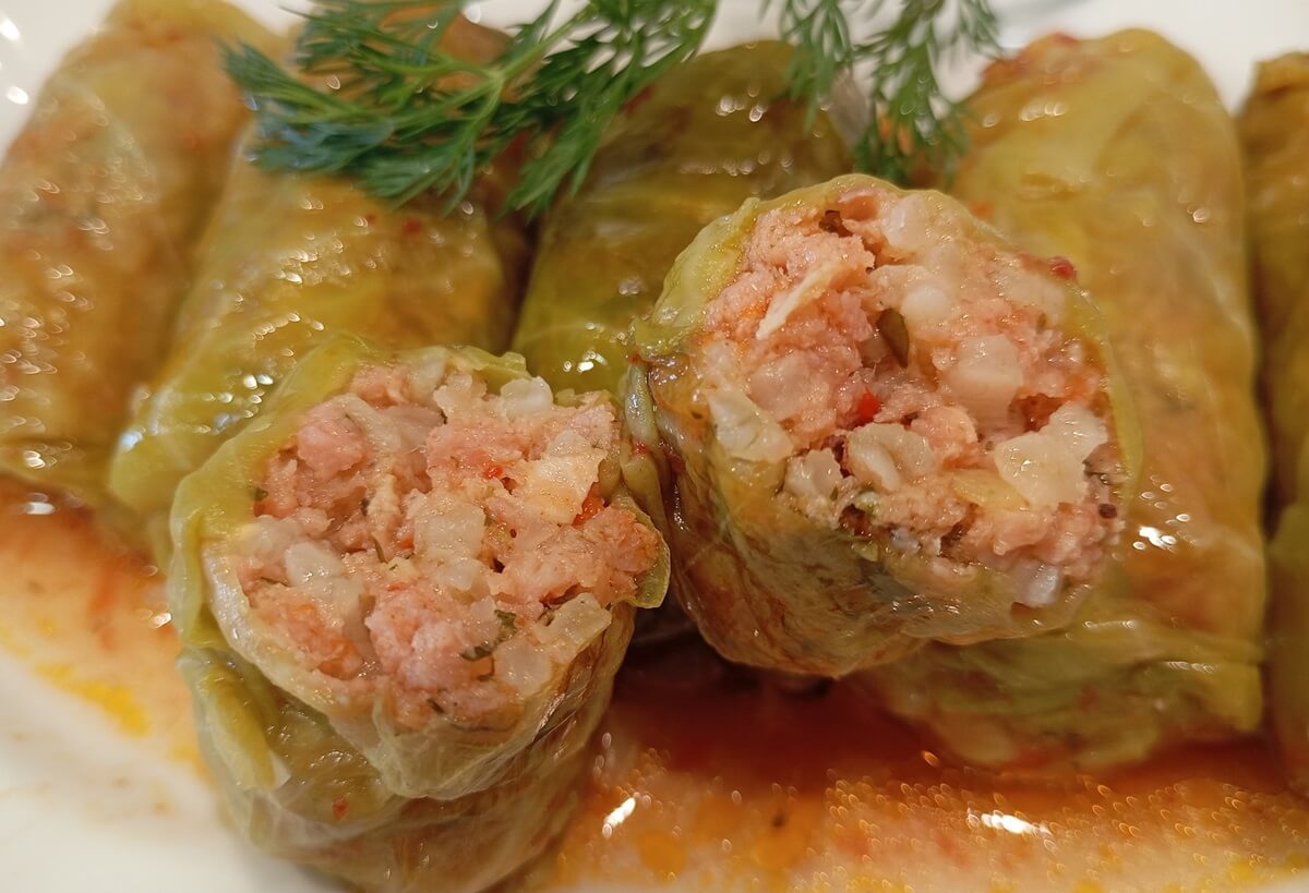 sarmale-stuffed-cabbage-rolls-romanian-traditional-dish