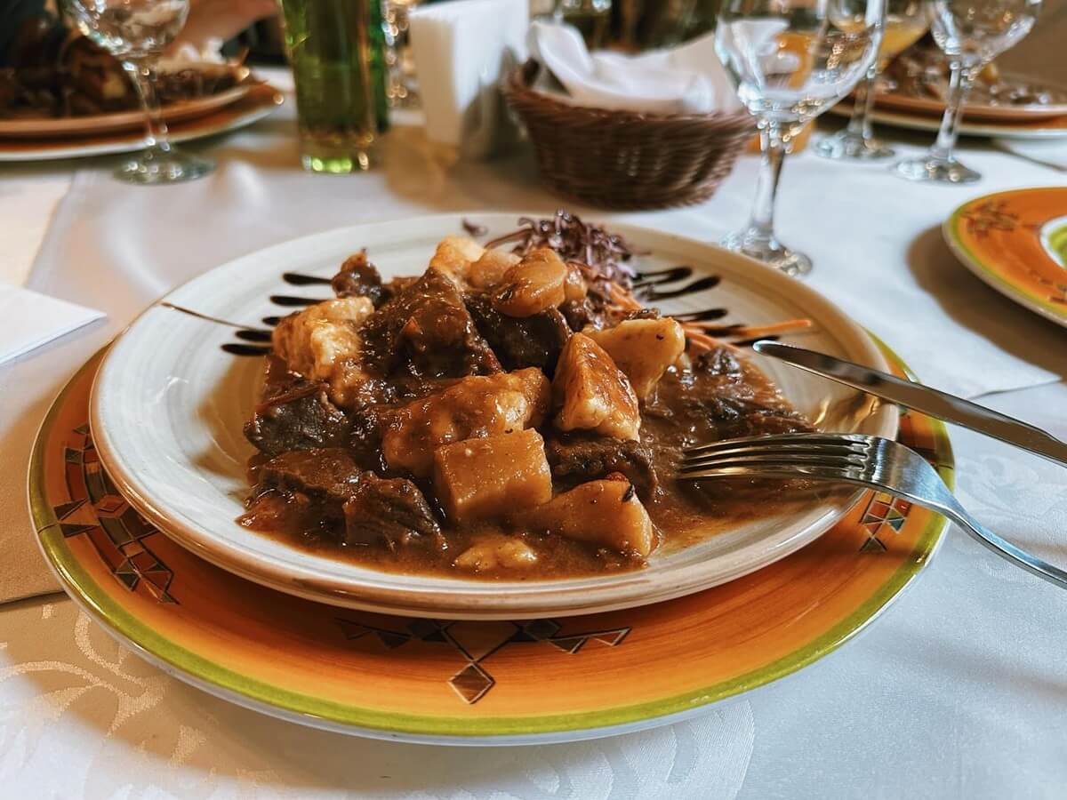 transylvania-traditional-meat-stew-w-potatoes