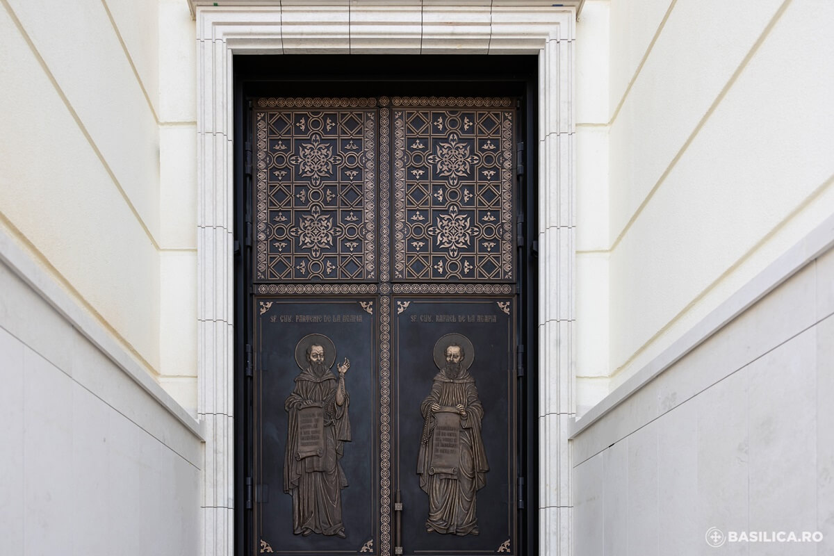 Bucharest National Cathedral doors