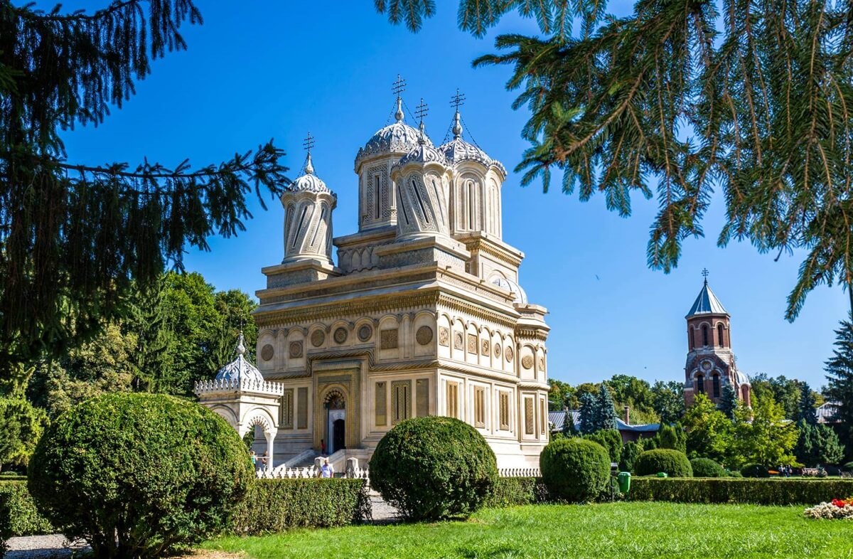 Curtea de Atges Cathedral General View