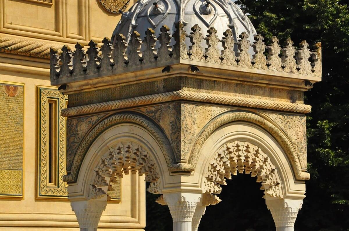 Curtea de Arges Cathedral front pavilion