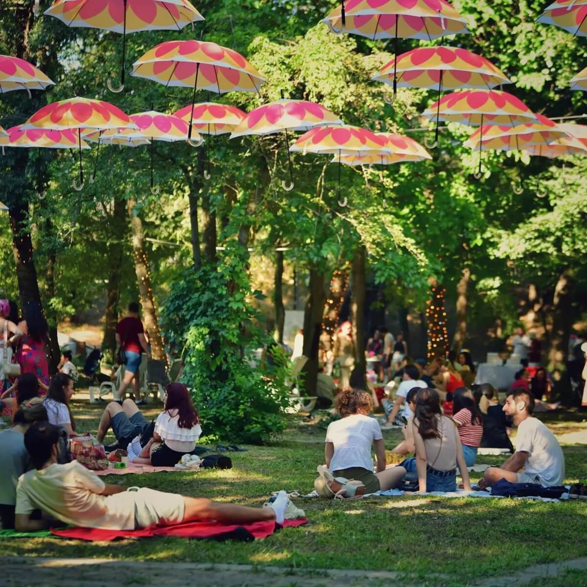 dr.-nicolae-minovici-folk-art-museum-gardens-bucharest 