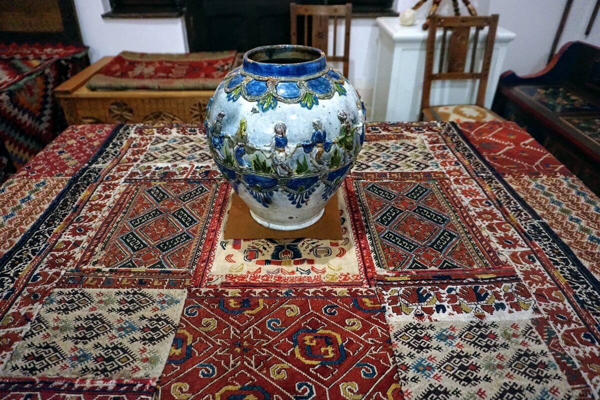 dr.-nicolae-minovici-folk-art-museum-bucharest-textiles