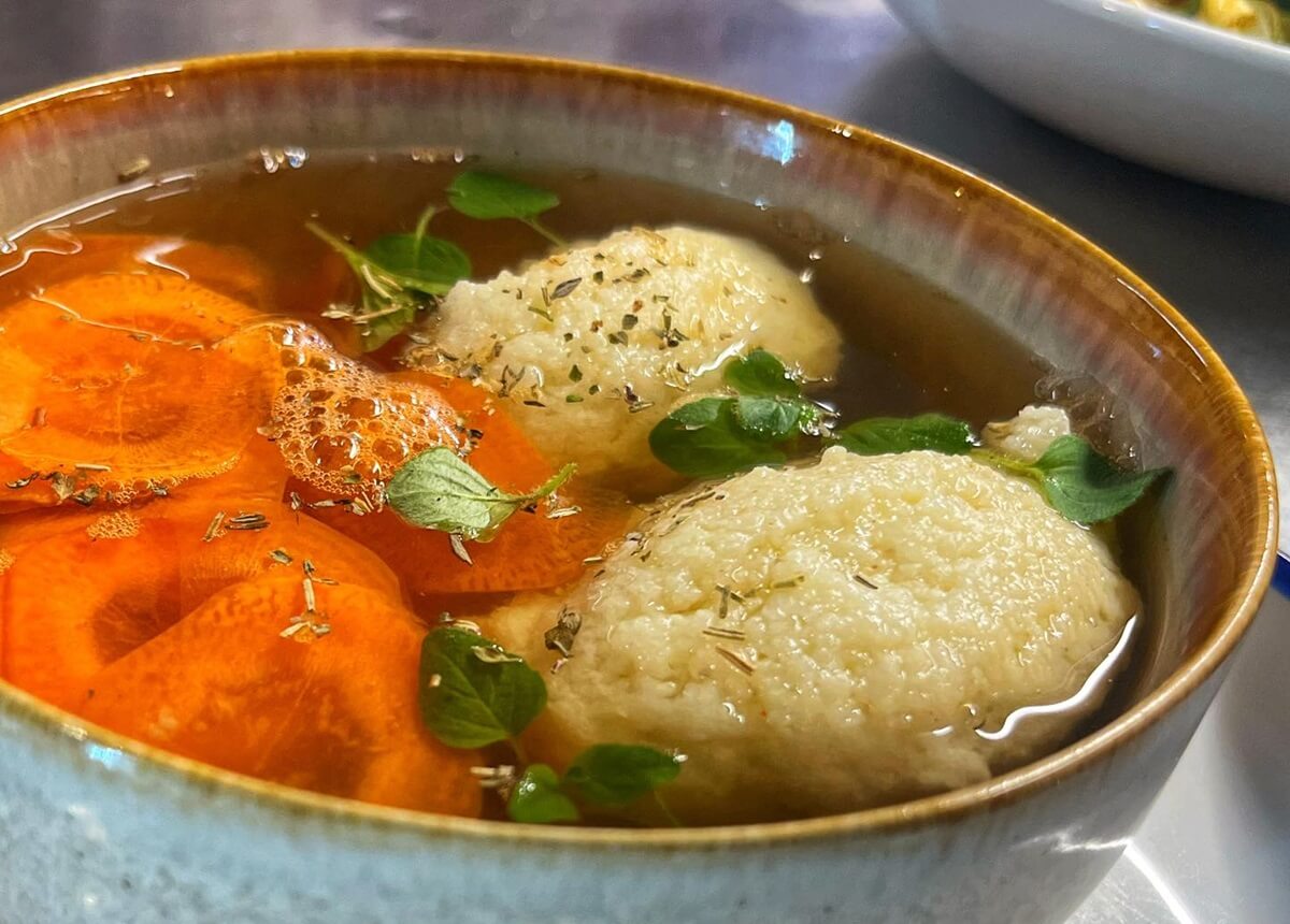 hen-soup-w-semolina-dumplings