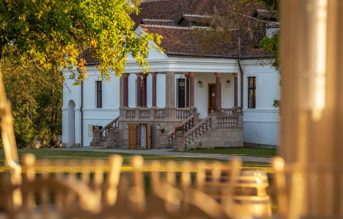 kalnoky-manor-village-miclosoara-transylvania